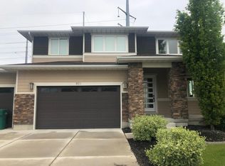 822 W Star Spangled Dr, Bluffdale, UT 84065