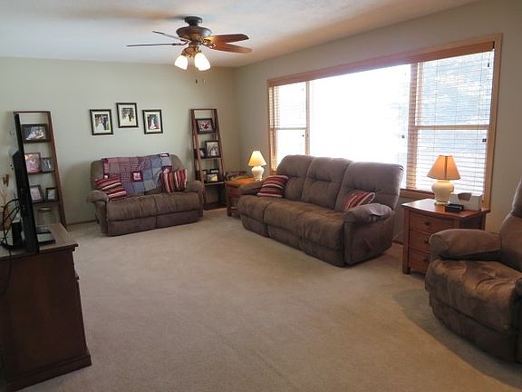 3rd image of 507 Oak Dr