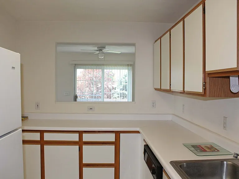 3428 Midvale Dr #7 — Photo 8