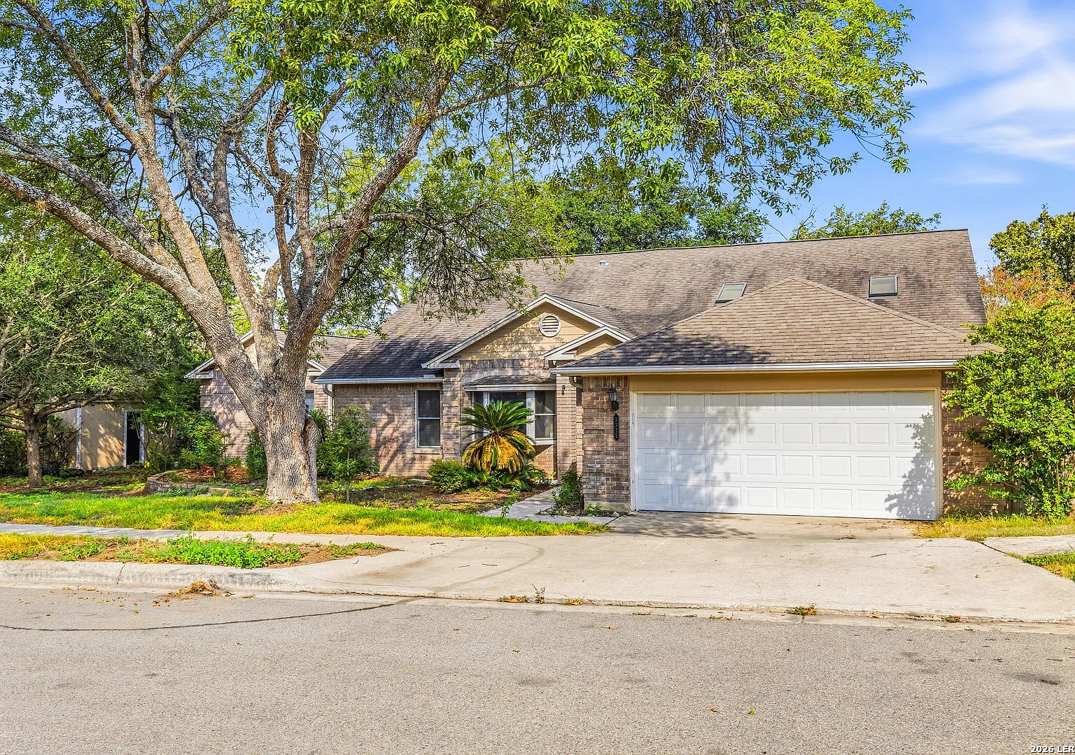 3 bed, 2.0 bath, 2556 sqft, $2,100 — Photo 1