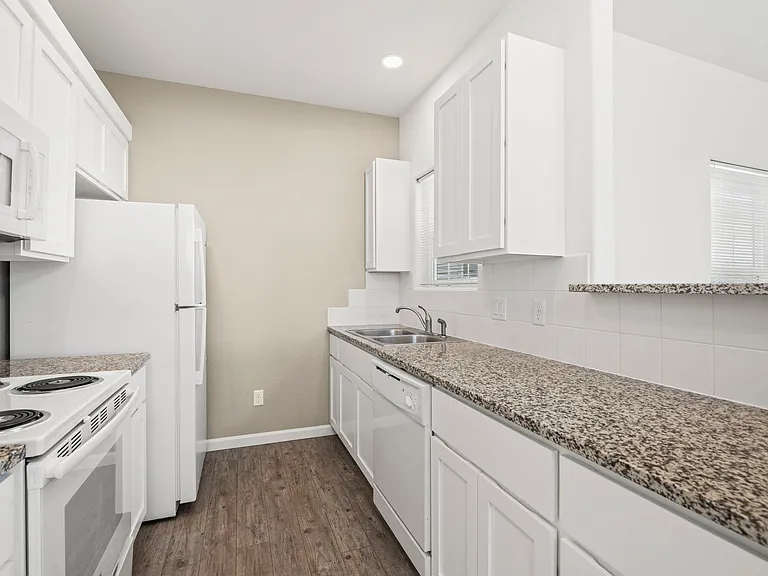 2451 Pelican Way — Photo 3