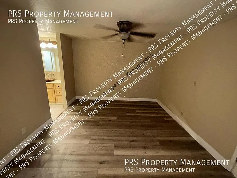 5100 N Miller Rd #11 — Photo 31