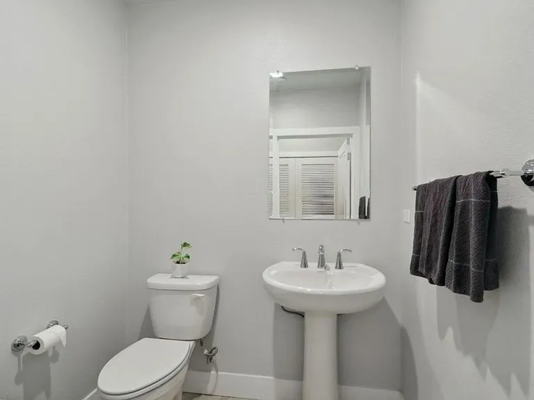1661 Spring St #412 — Photo 10