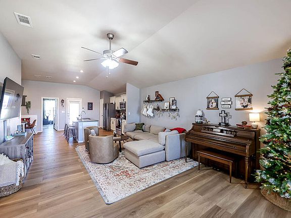 5th image of 9910 Viola Ave