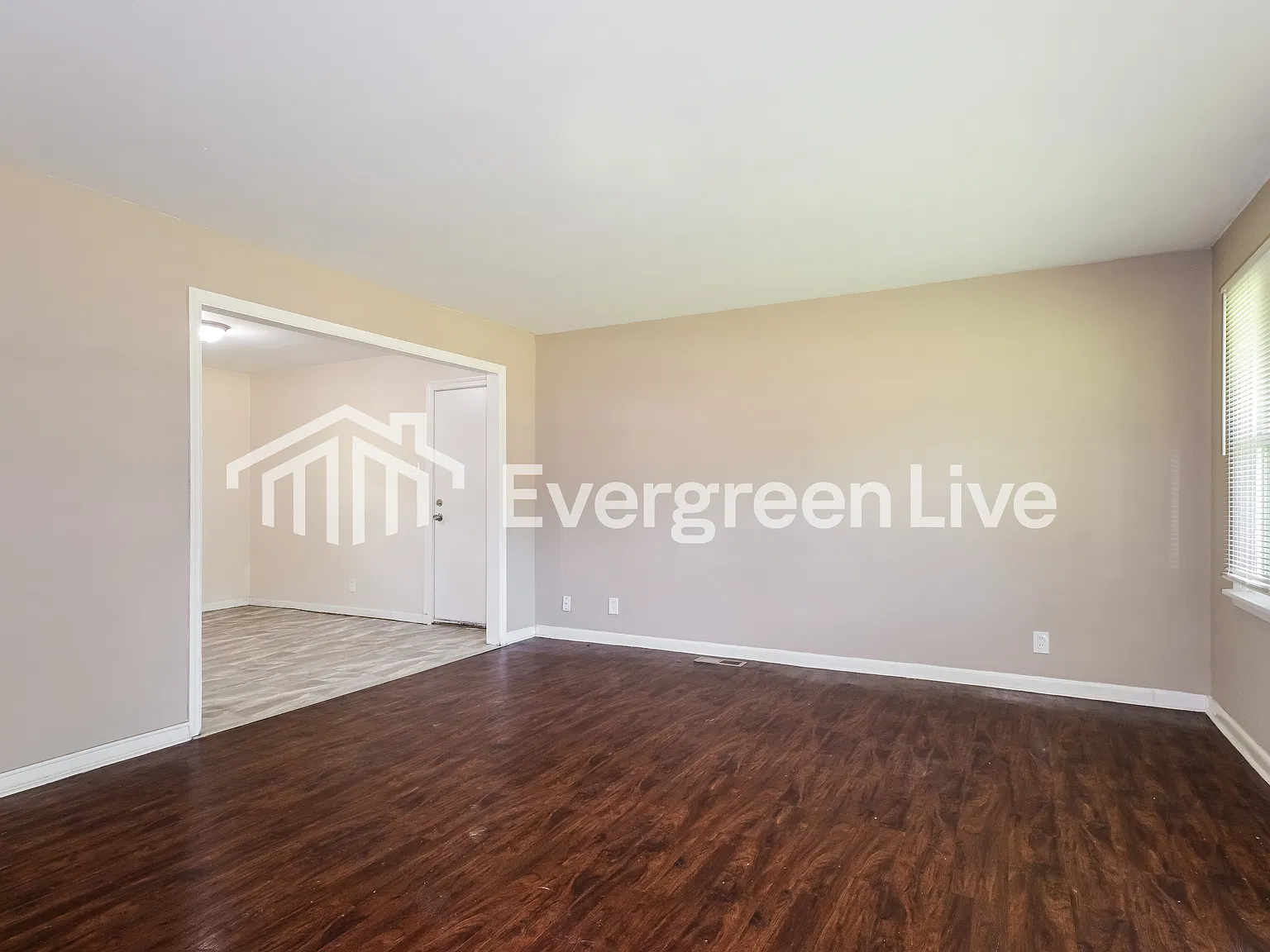 3 bed, 1.0 bath, 1232 sqft, $1,095 — Photo 3