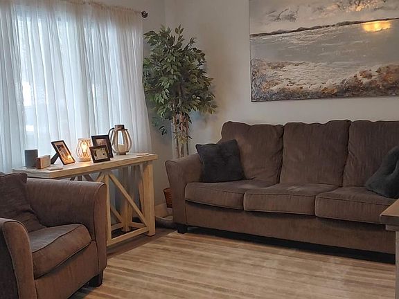 3rd image of 3011 N Bayview Ln