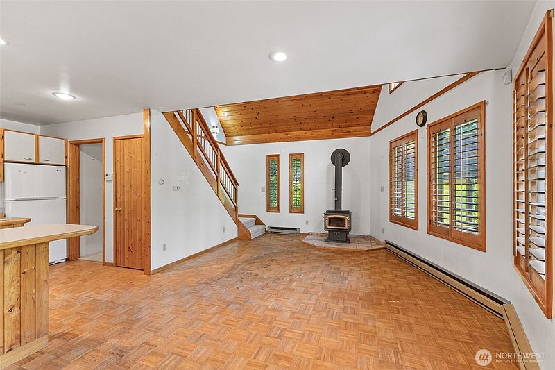 4th image of 8625 Golden Valley Drive