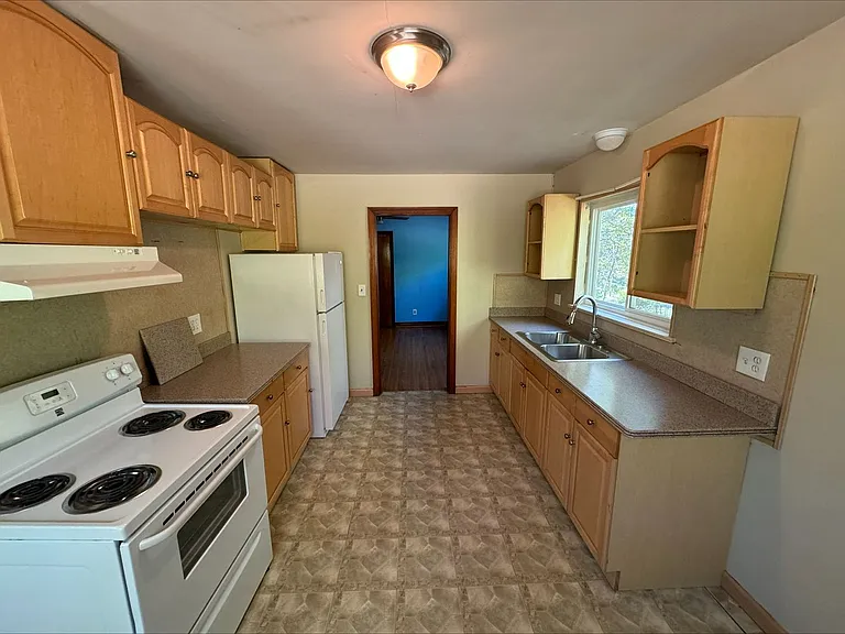 1501 Akins Dr — Photo 4