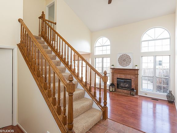 3rd image of 849 Newbury Ct