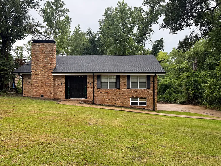 12391 Pioneer Dr — Photo 1