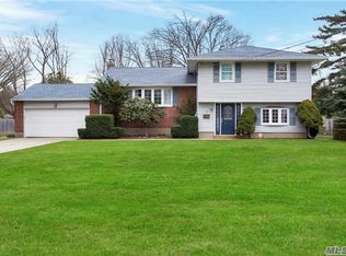 2 Cason Dr, Commack, NY 11725