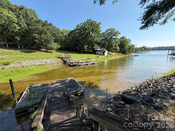 3154 Lake Wylie Dr, Rock Hill, SC 29732