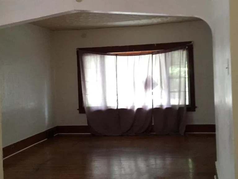 221 Sprenger Ave — Photo 2