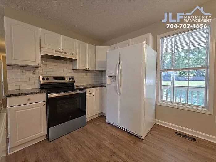 1225 Beard St — Photo 5