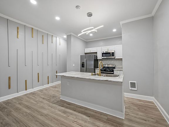 5th image of 5031 Walnut St Floor 1