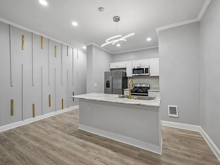 5031 Walnut St #1 — Photo 5