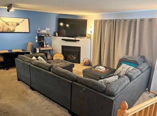362 Brickyard Dr, Chaska, MN 55318
