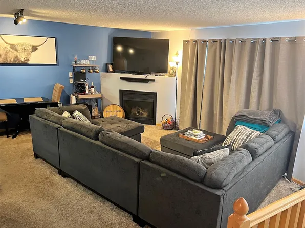 362 Brickyard Dr, Chaska, MN 55318