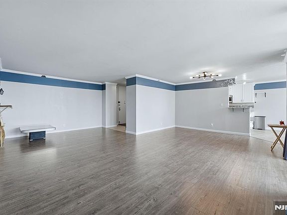 4th image of 300 Winston Dr #C0518