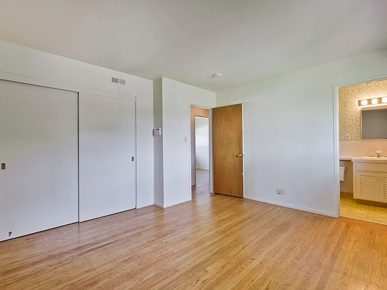 160 Kit Carson Ct — Photo 49