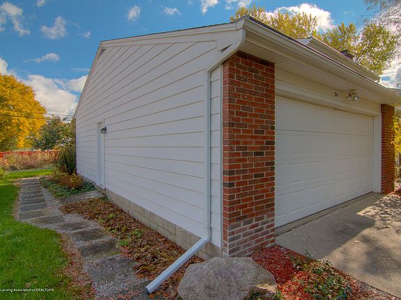 4th image of 2420 Newport Dr