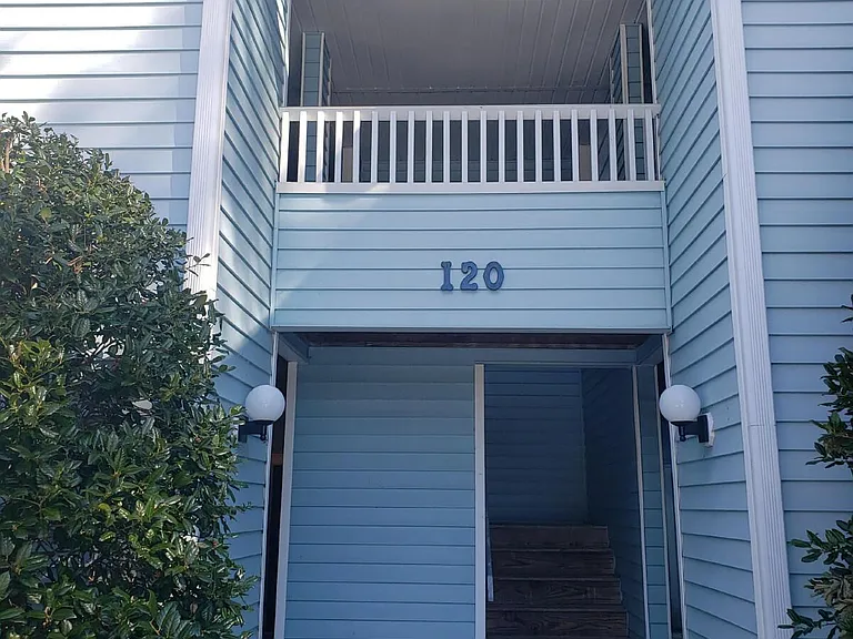 120 Breezewood Dr — Photo 11