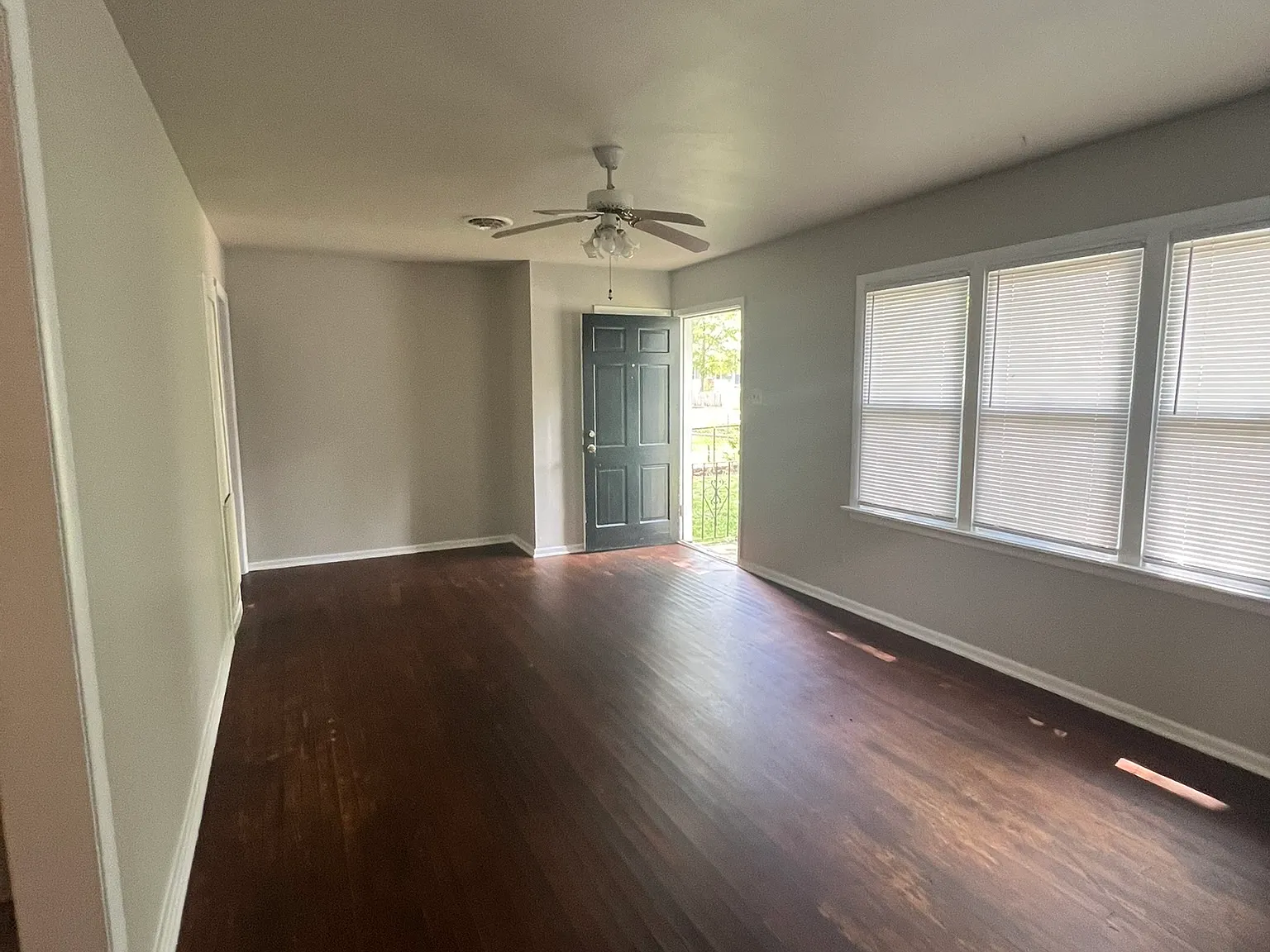 3 bed, 870 sqft, $2,014 — Photo 3