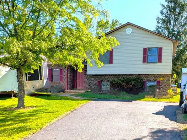 16 Wadsworth Dr, East Berlin, PA 17316