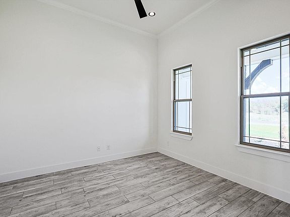 5th image of 5009 Glenoaks Ct