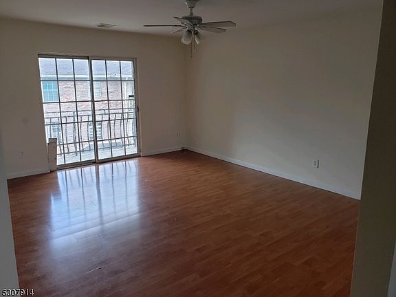 4th image of 786-802 Summer Ave