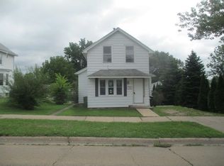 2613 N 2nd St, Clinton, IA 52732