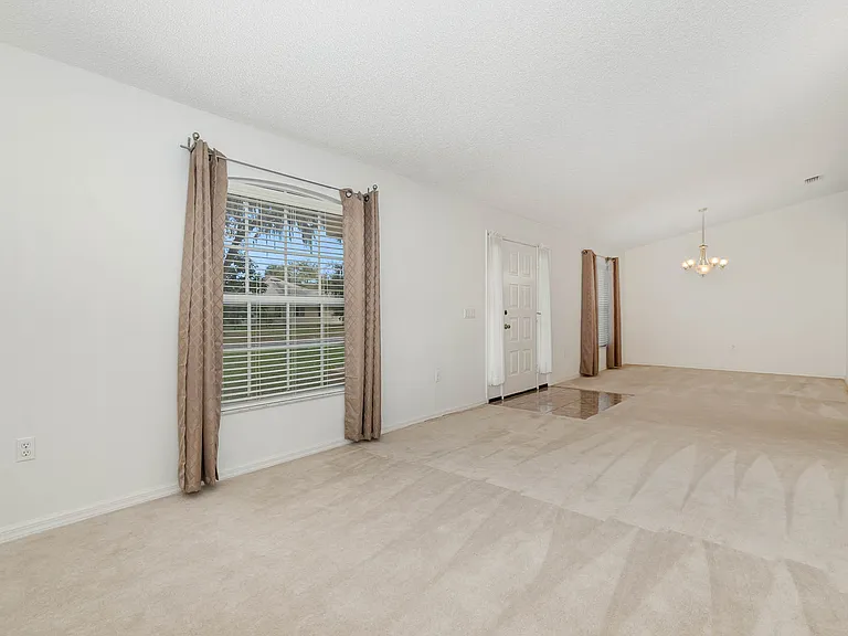 787 Seymour Rd NE — Photo 2
