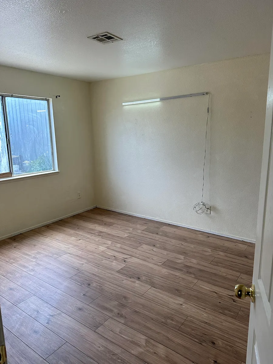 Building Photo - 130 N Elm Ave