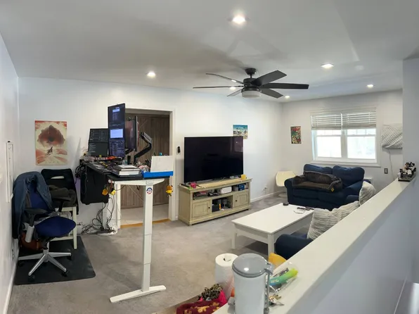 22414 Kingsbury Ave #B, Oakland Gardens, NY 11364