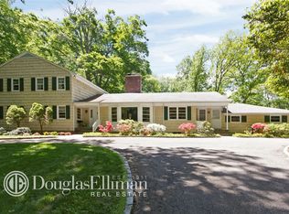 7 Bear Ln, Locust Valley, NY 11560
