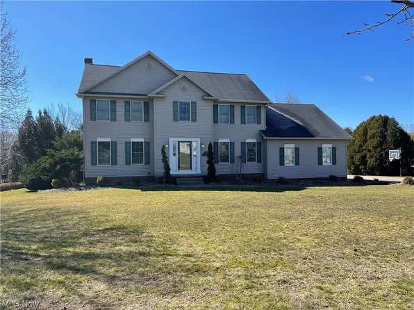 97 Topaz Cir, Canfield, OH 44406