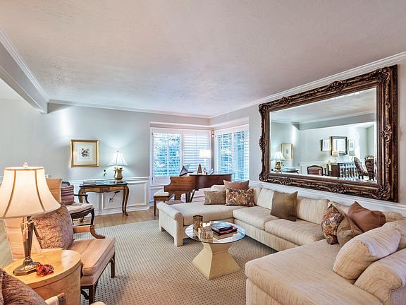3rd image of 6116 S Carriage Park Cir
