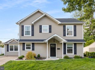 33 Whitewood Dr, Levittown, PA 19057