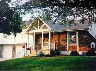 1025 Brookside Dr, Raymore, MO 64083