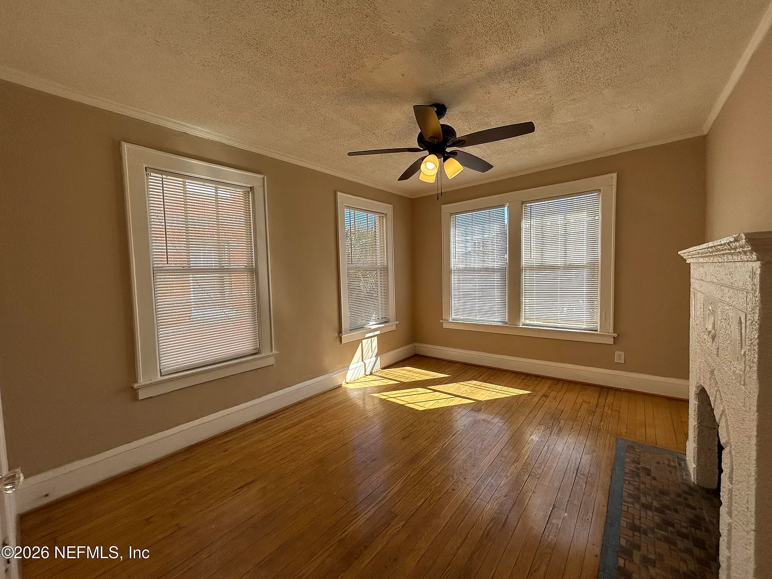 1 bed, 1.0 bath, 700 sqft, $995 — Photo 3