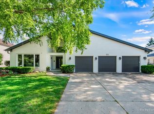 3713 Vantage Ln, Glenview, IL 60026