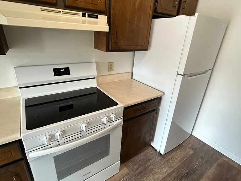 836 E Washington St — Photo 3