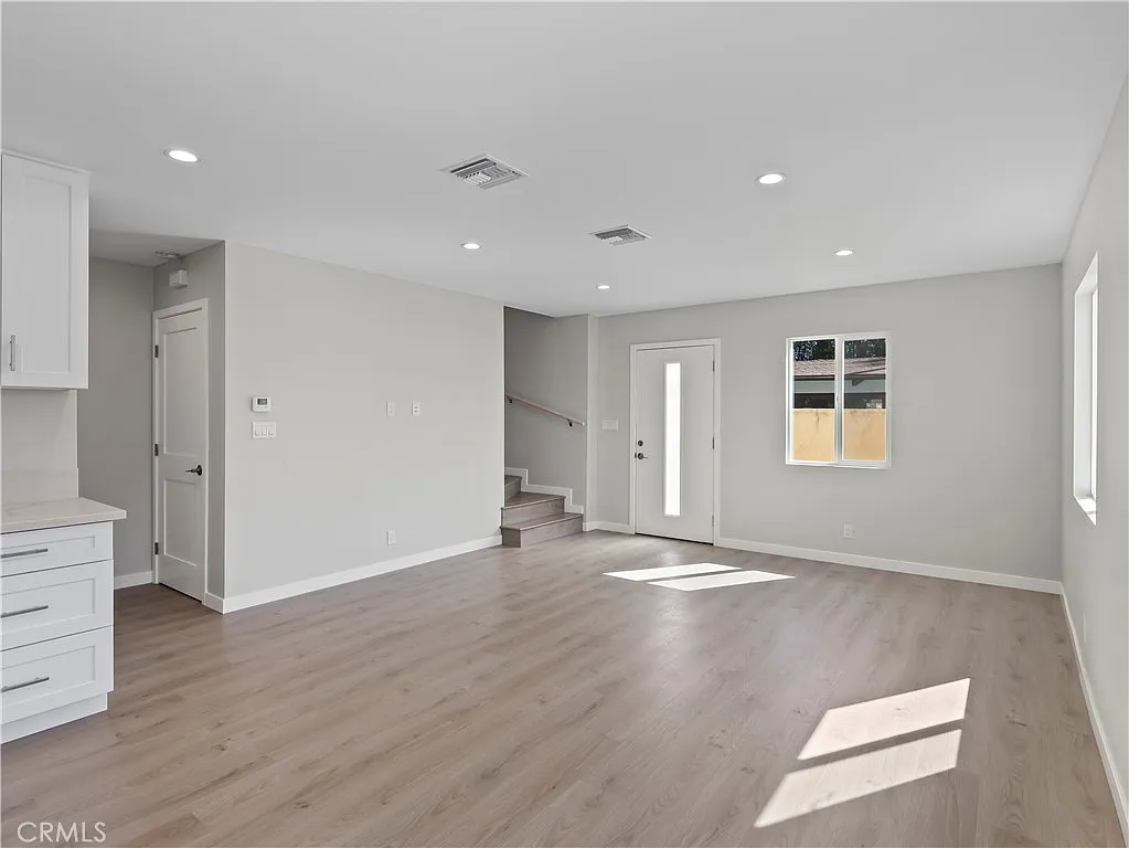 2 bed, 900 sqft, $2,995 — Photo 4