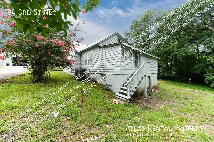 Pet-Friendly 3BR Home with Granite Counters — Photo 3