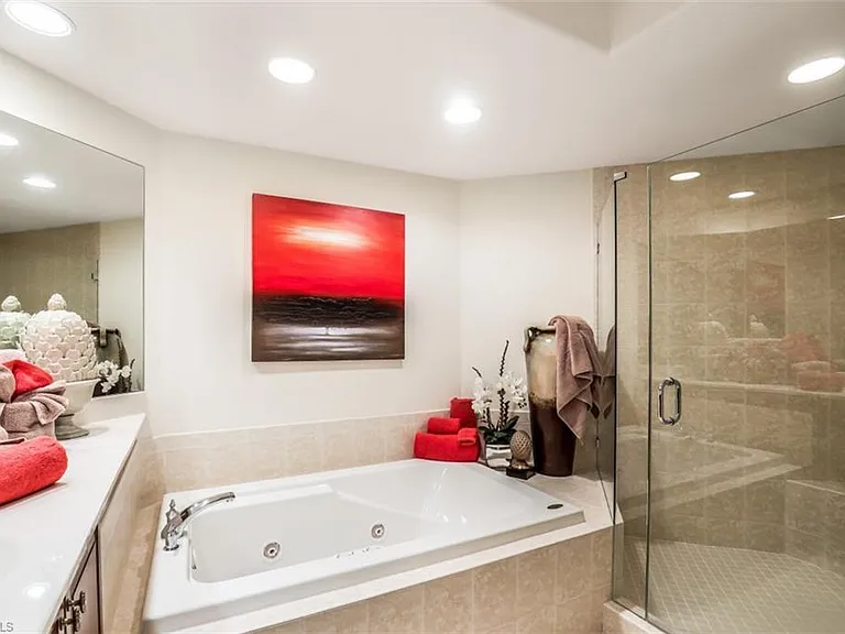 2728 Tiburon Blvd E #302 — Photo 21