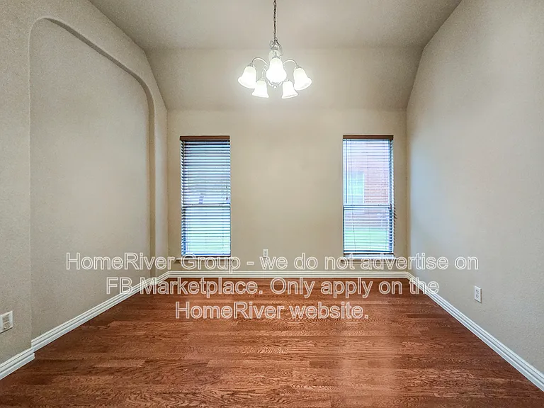 647 E Sandra Ln — Photo 4