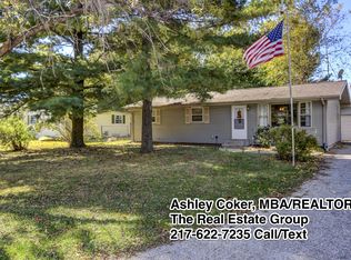 1615 Village Green Rd, Petersburg, IL 62675