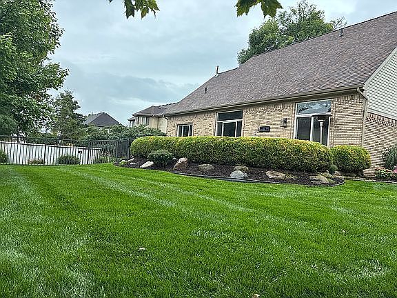 52686 Coulter Ct, photo 2