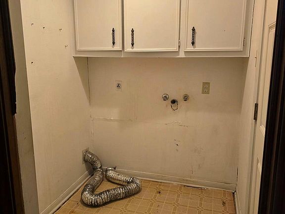 3rd image of 3825 Avenue R