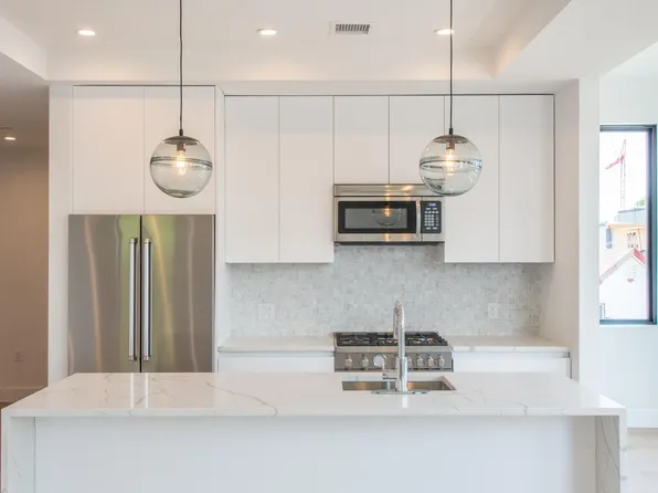 89 Griffith St Floor 3, Jersey City, NJ 07307